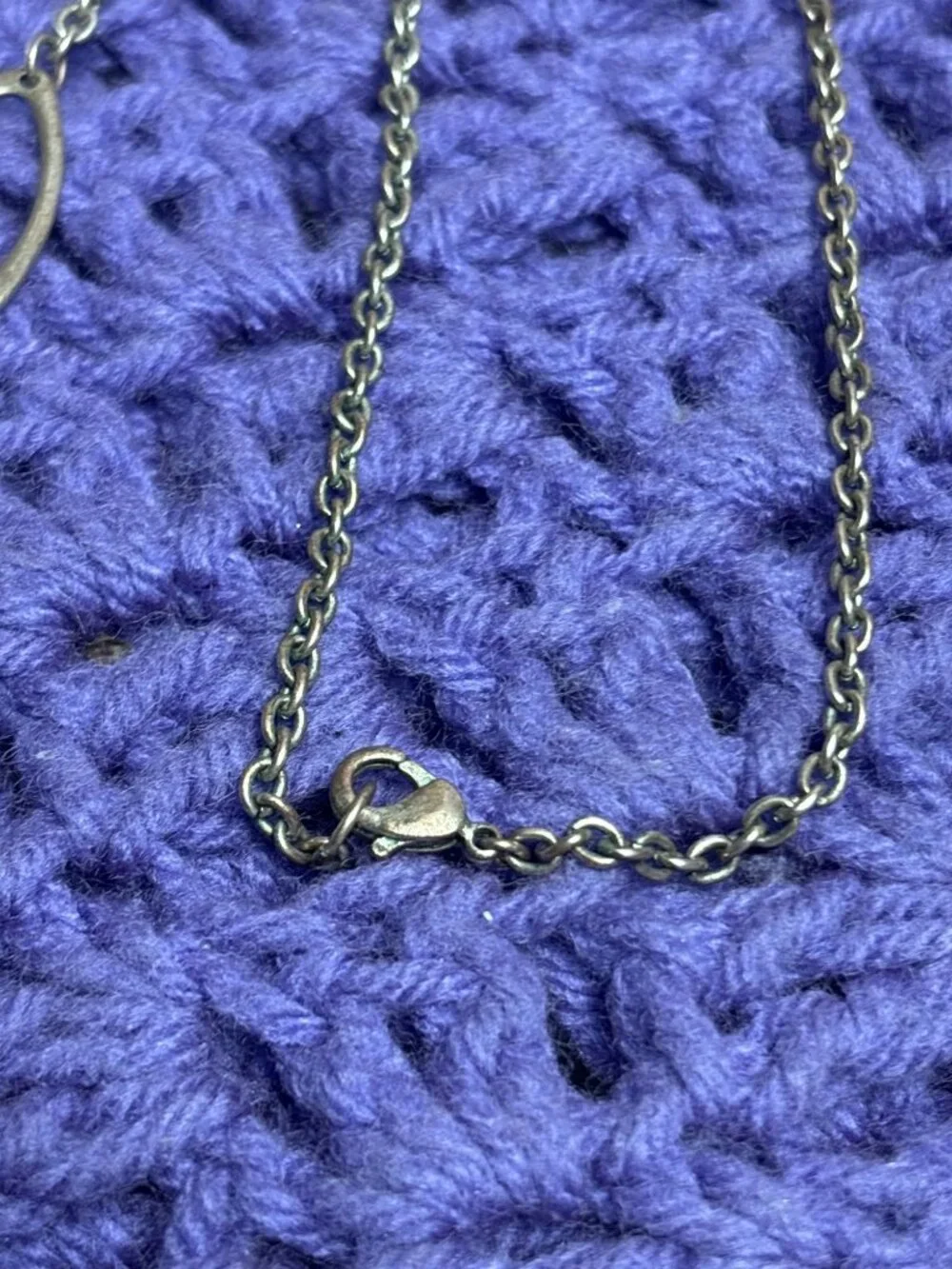 Distressed / Worn Goldtone Chain Necklace Amethyst Stone Purple Station Beads